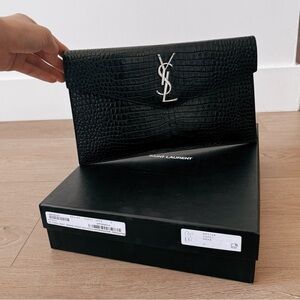 YSL - UPTOWN POUCH IN CROCODILE-EMBOSSED SHINY LEATHER
BLACK
